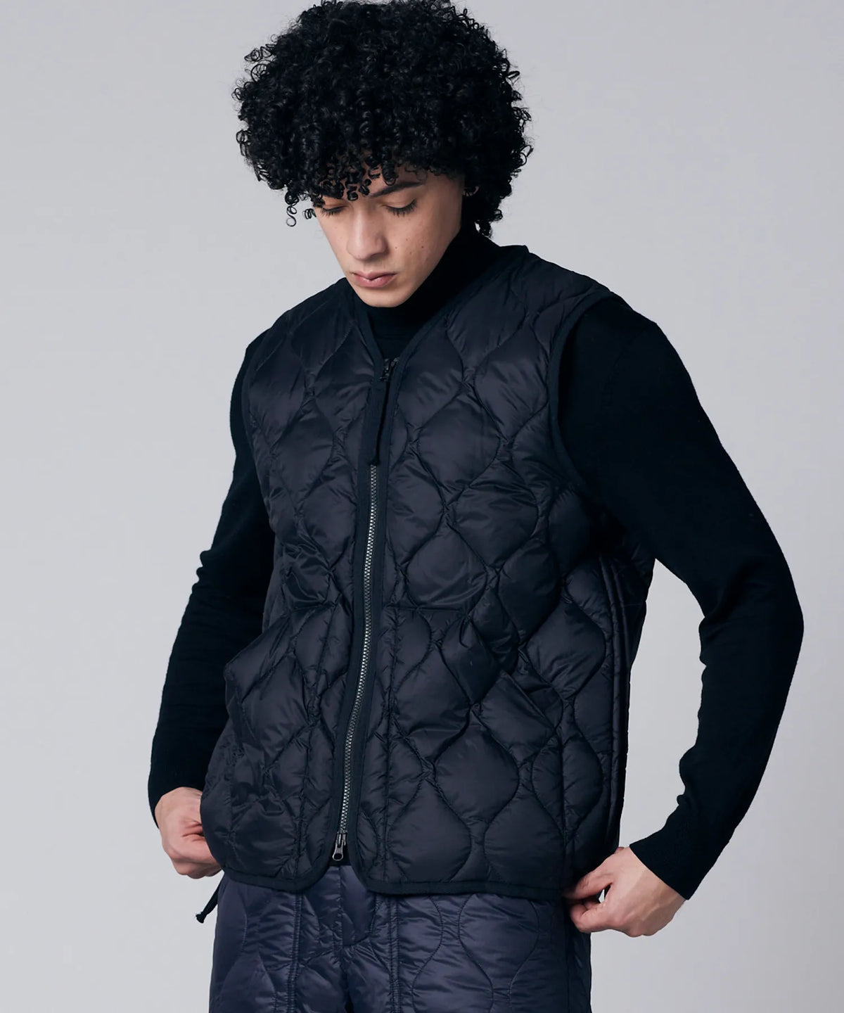 BLACK／模特兒身高 180cm／穿著尺寸 L