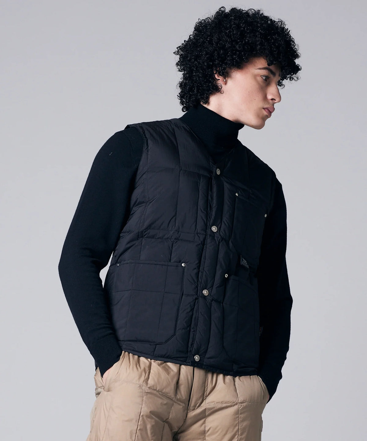 BLACK／模特兒身高 180cm／穿著尺寸 L
