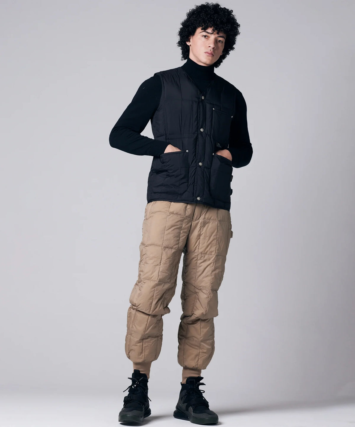 BLACK／模特兒身高 180cm／穿著尺寸 L
