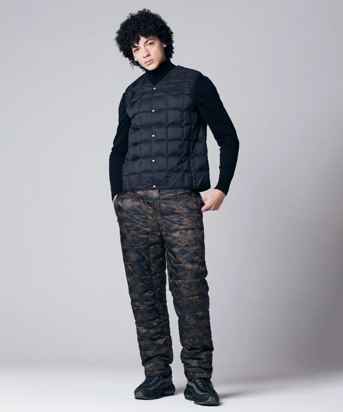 BLACK／模特兒身高 180cm／穿著尺寸 L
