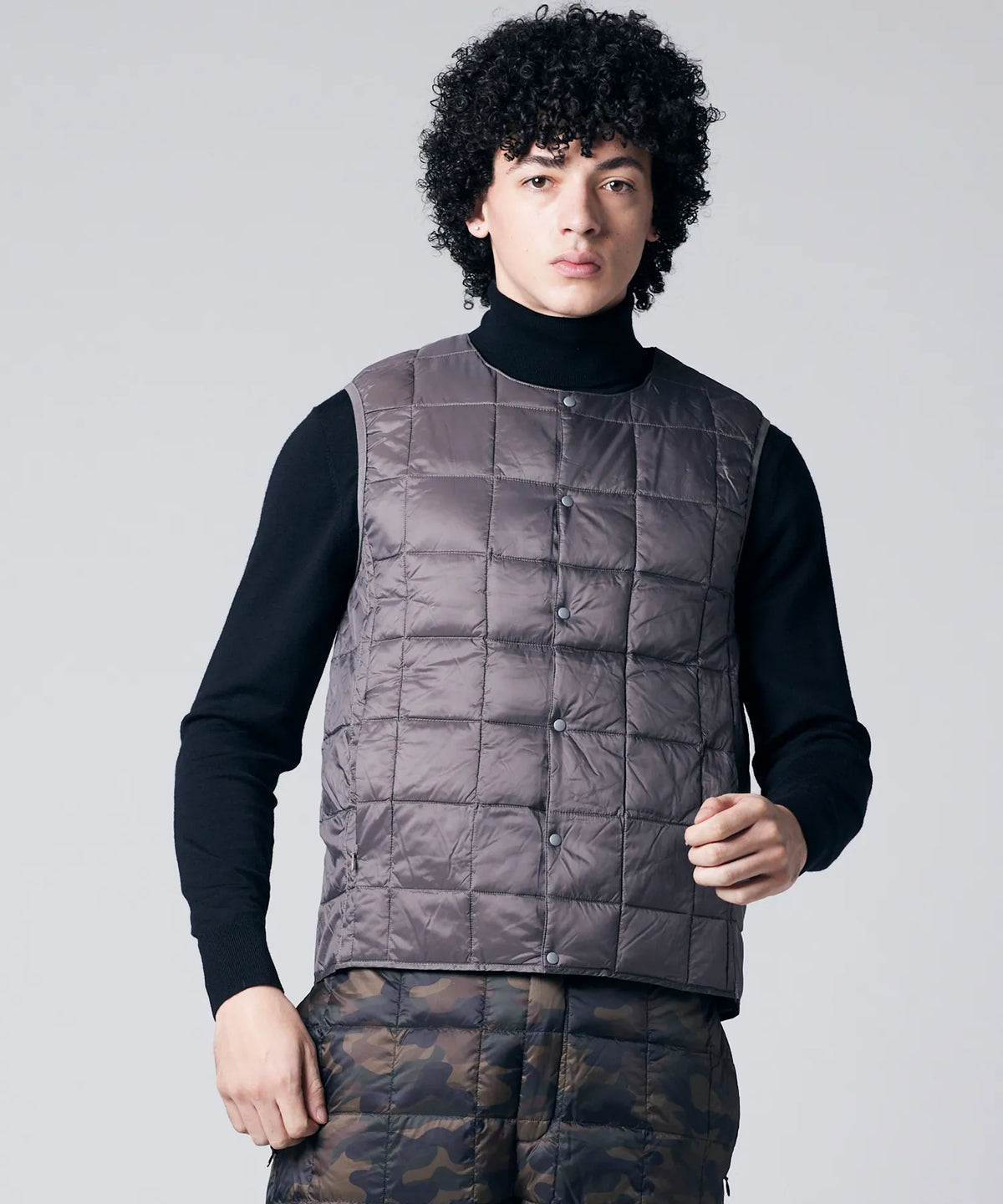 GRAY／模特兒身高 180cm／穿著尺寸 L
