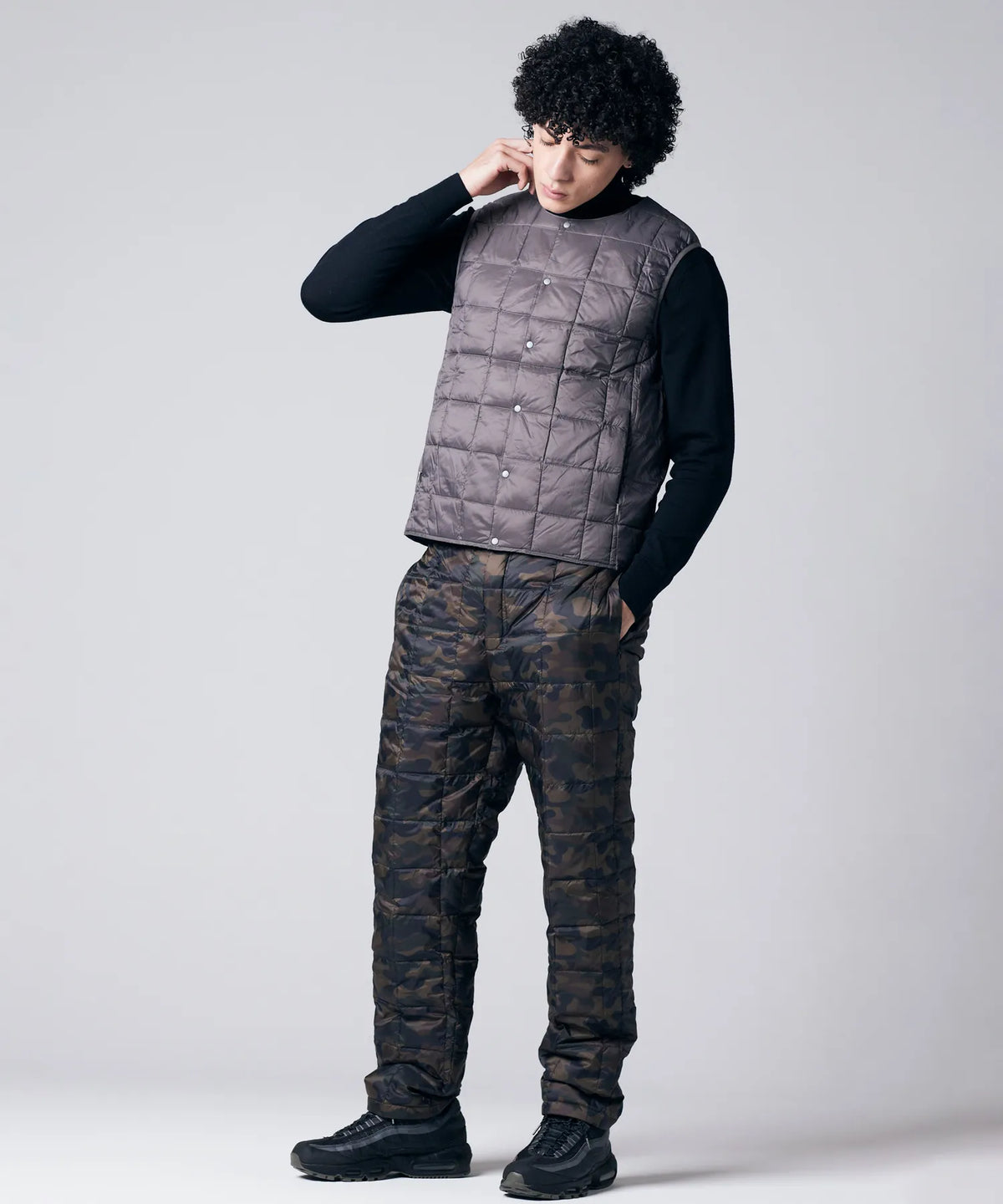 GRAY／模特兒身高 180cm／穿著尺寸 L