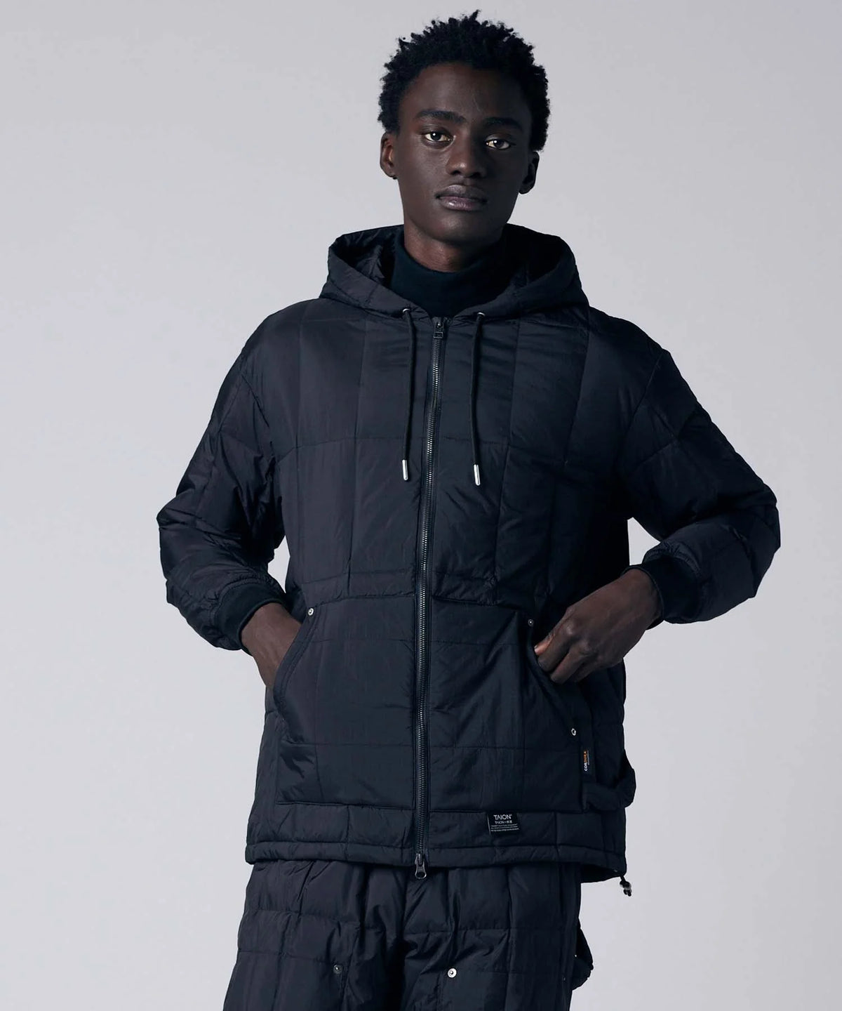 BLACK／模特兒身高 184cm／穿著尺寸 L