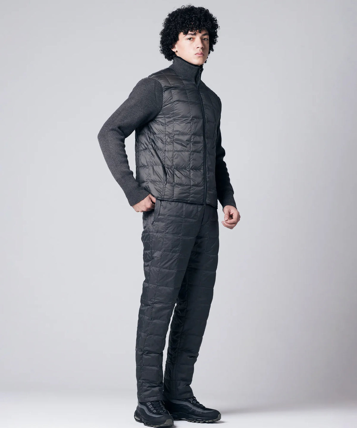BLACK／模特兒身高 180cm／穿著尺寸 L