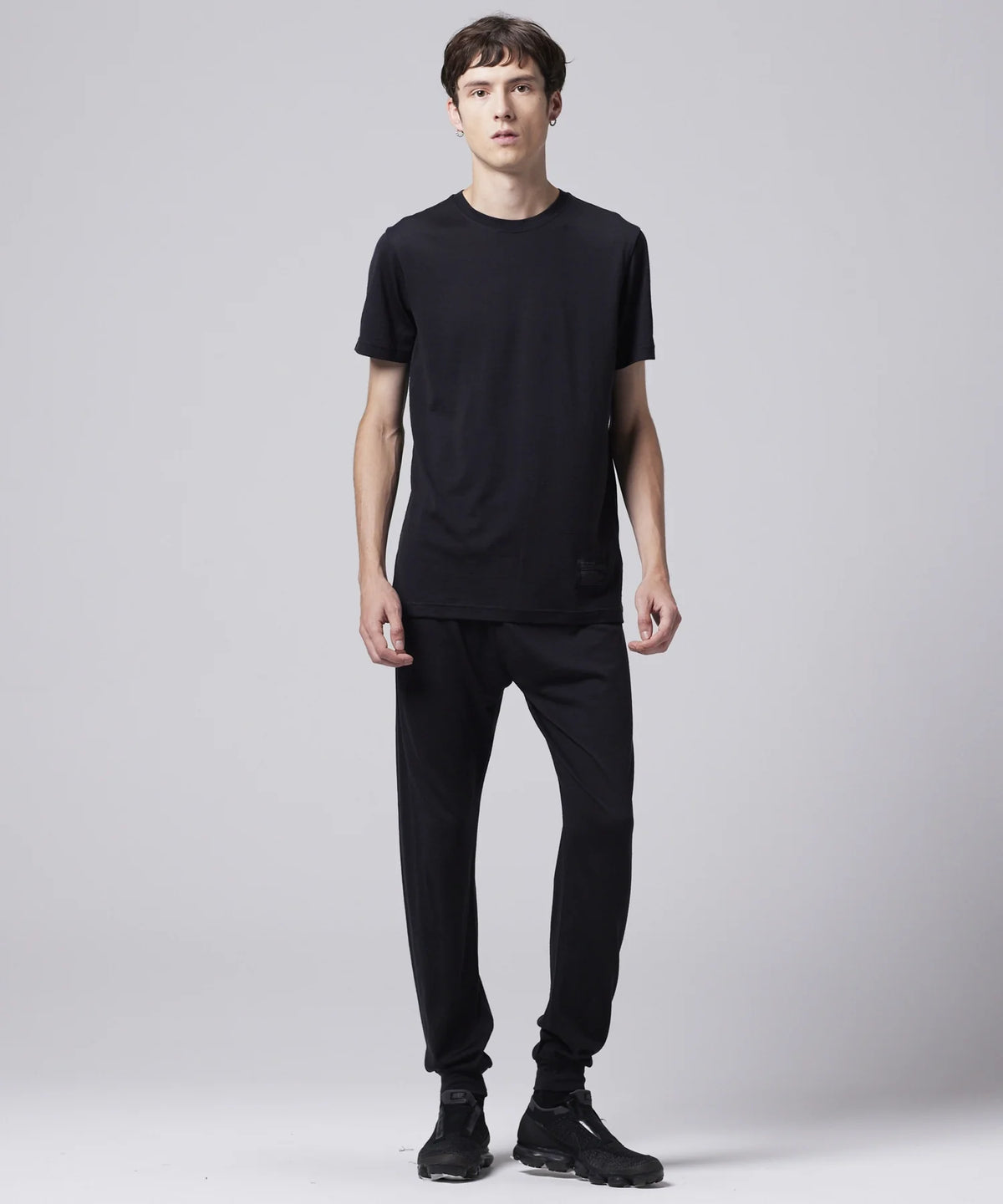 BLACK／模特兒身高 178cm／穿著尺寸 MEN L