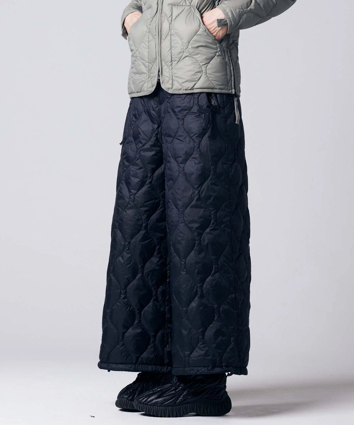 BLACK／模特兒身高 171cm／穿著尺寸 L