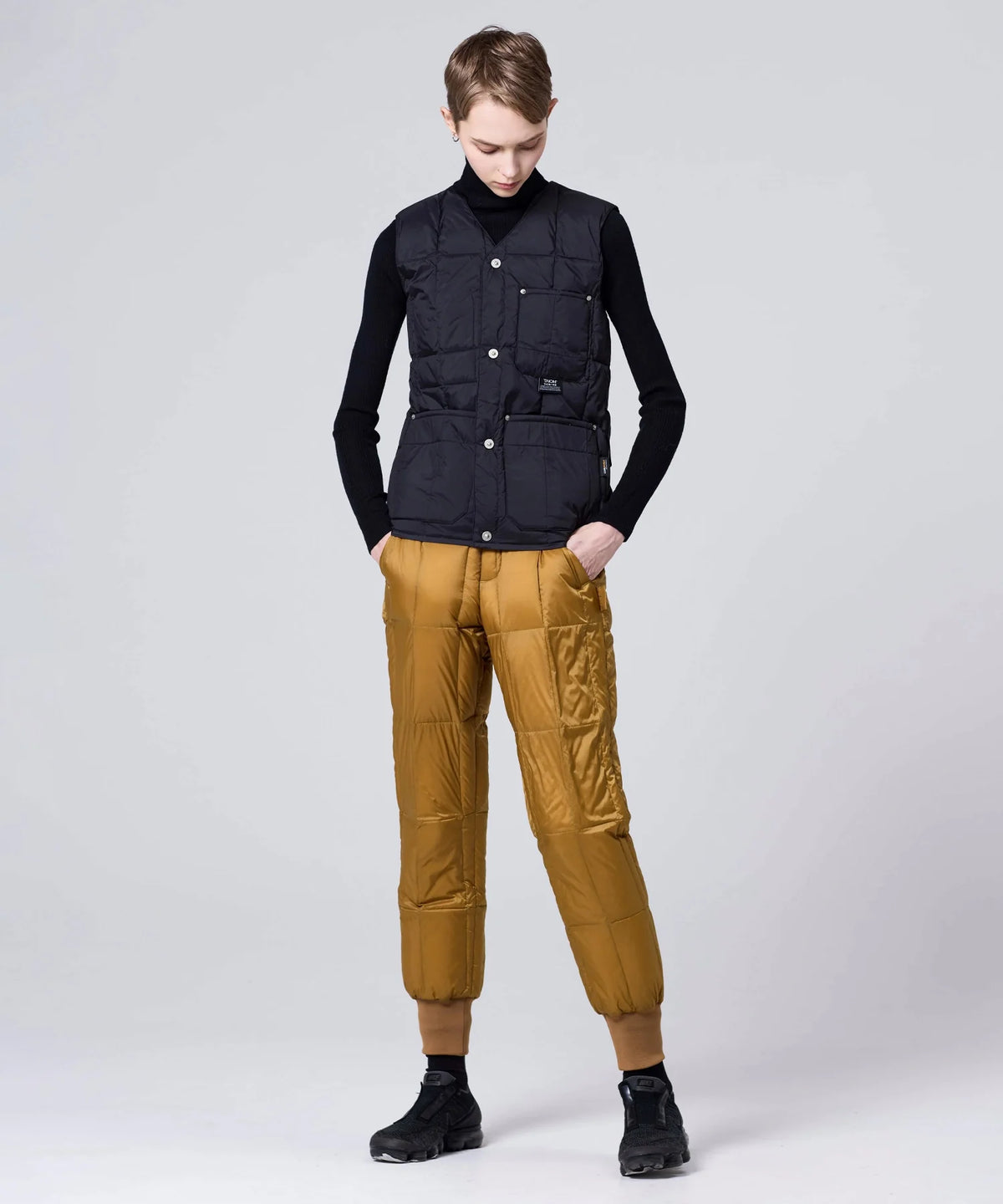 BLACK／模特兒身高 171cm／穿著尺寸 XS