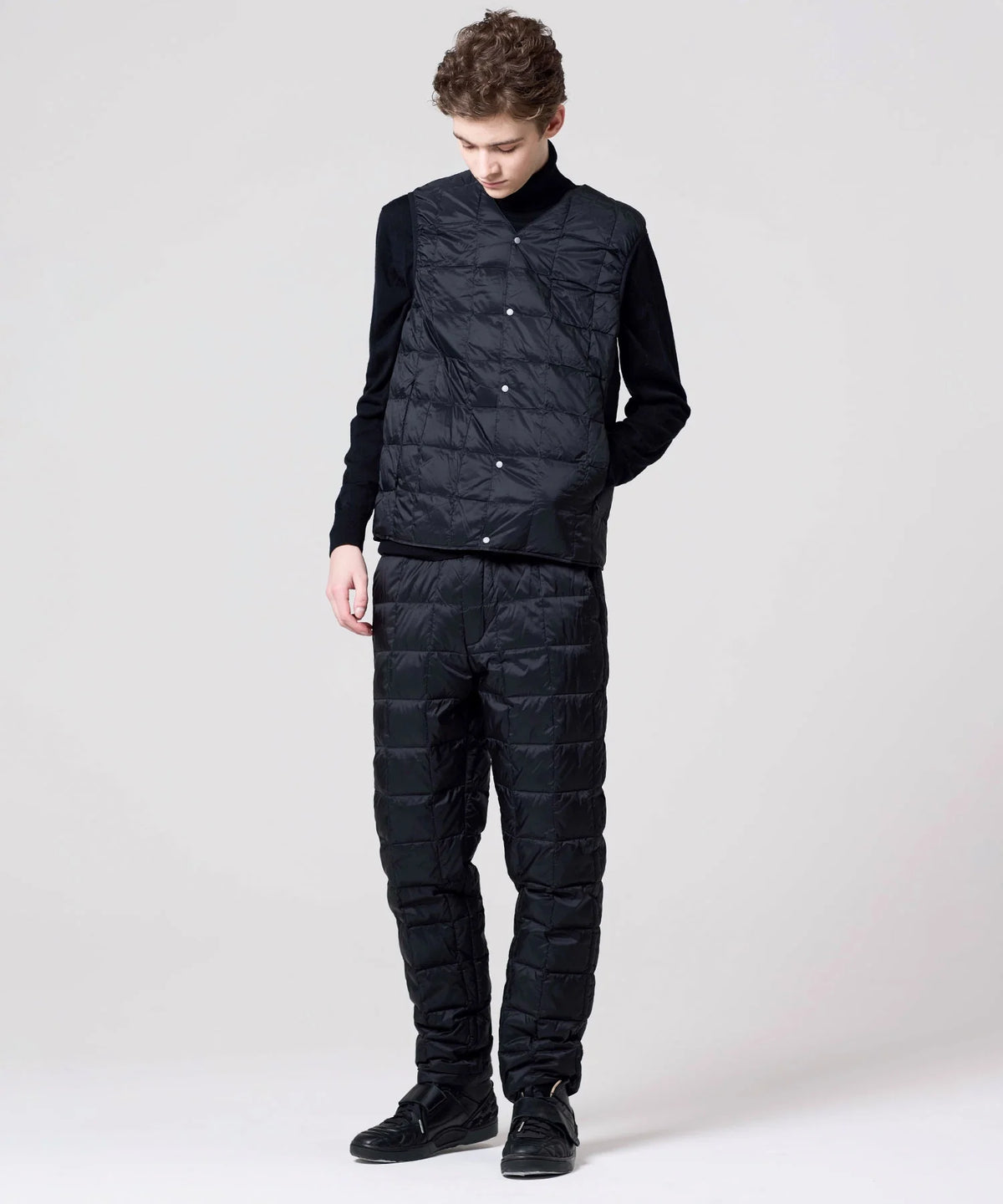 BLACK／模特兒身高 182cm／穿著尺寸 L