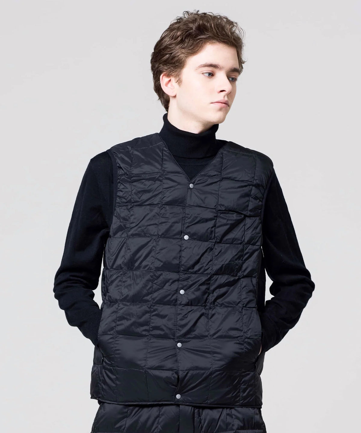 BLACK／模特兒身高 182cm／穿著尺寸 L