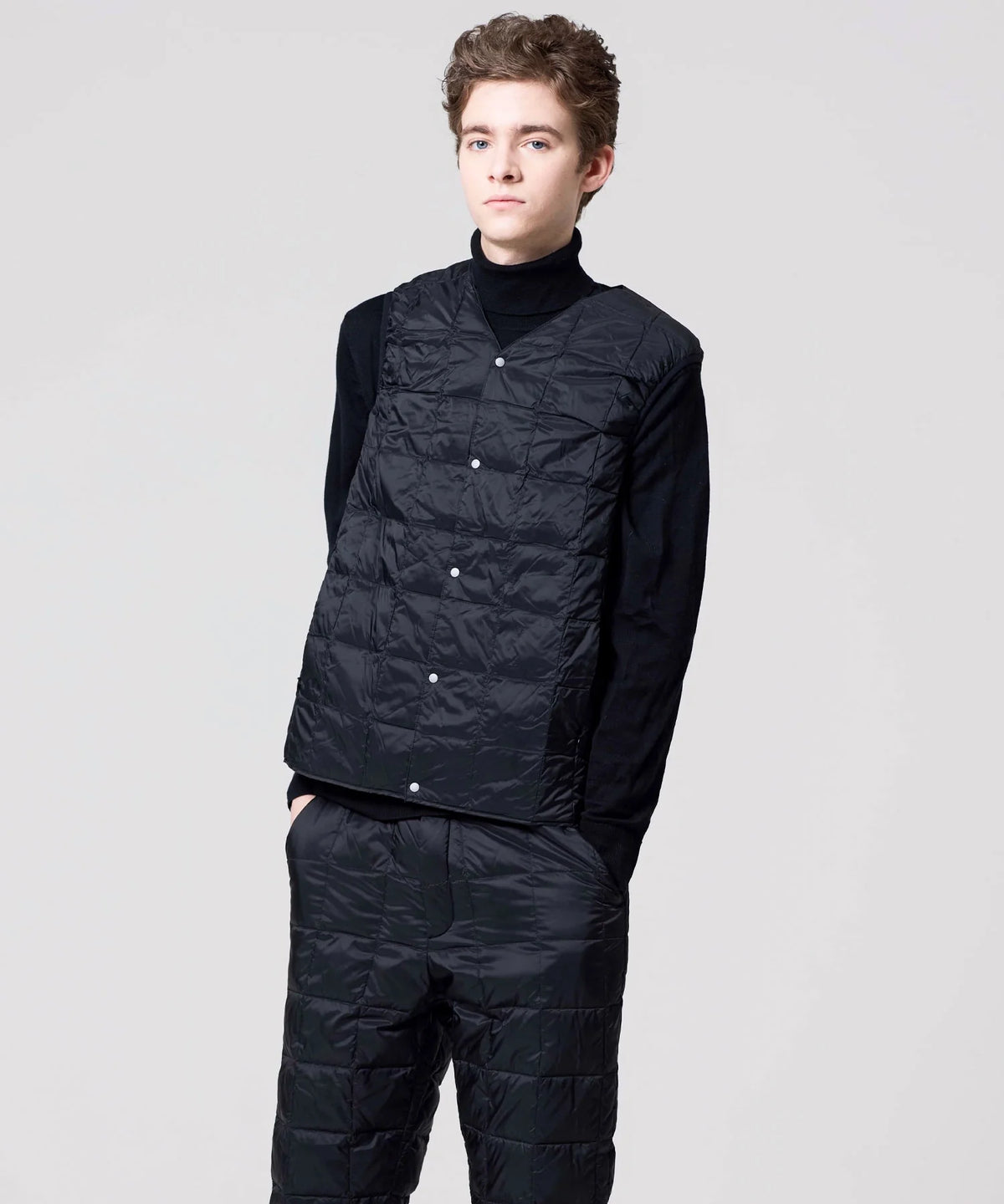 BLACK／模特兒身高 182cm／穿著尺寸 L