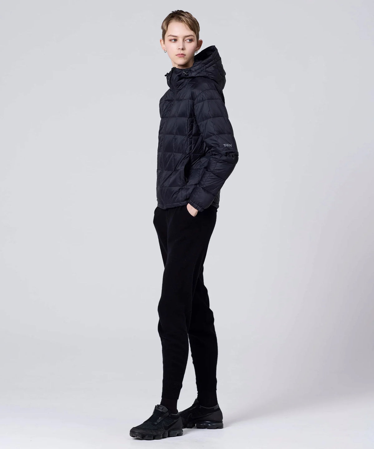 BLACK／模特兒身高 171cm／穿著尺寸 XS
