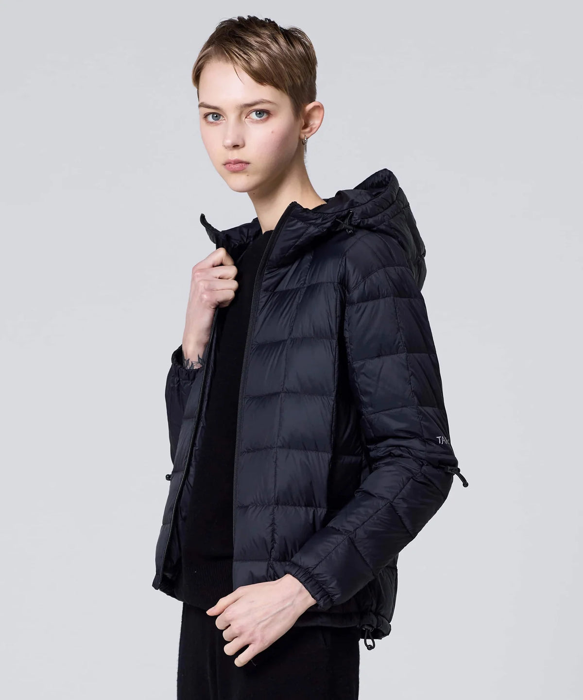 BLACK／模特兒身高 171cm／穿著尺寸 XS