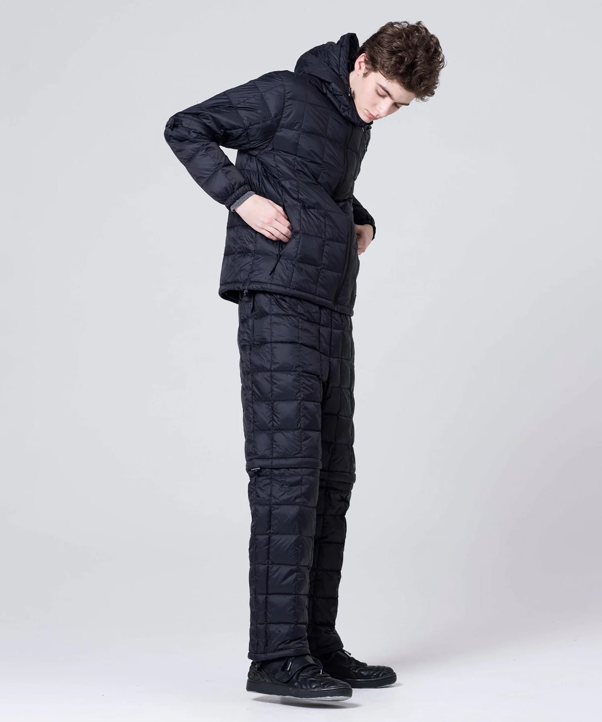 BLACK／模特兒身高 182cm／穿著尺寸 L