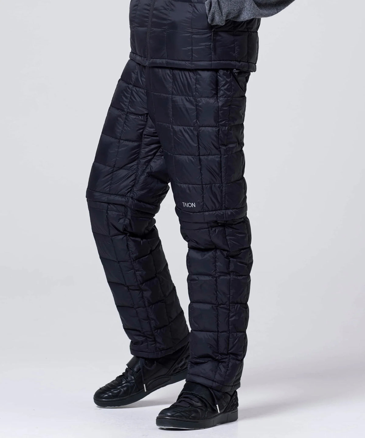BLACK／模特兒身高 182cm／穿著尺寸 L