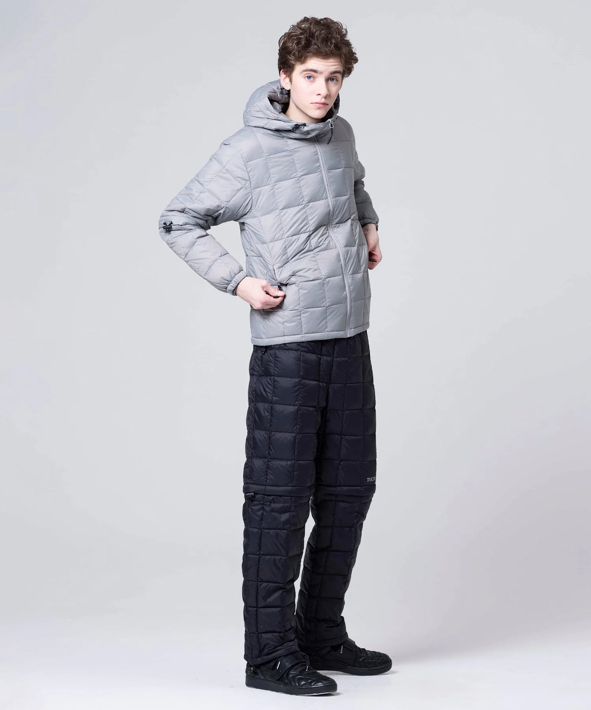 BLACK／模特兒身高 182cm／穿著尺寸 L
