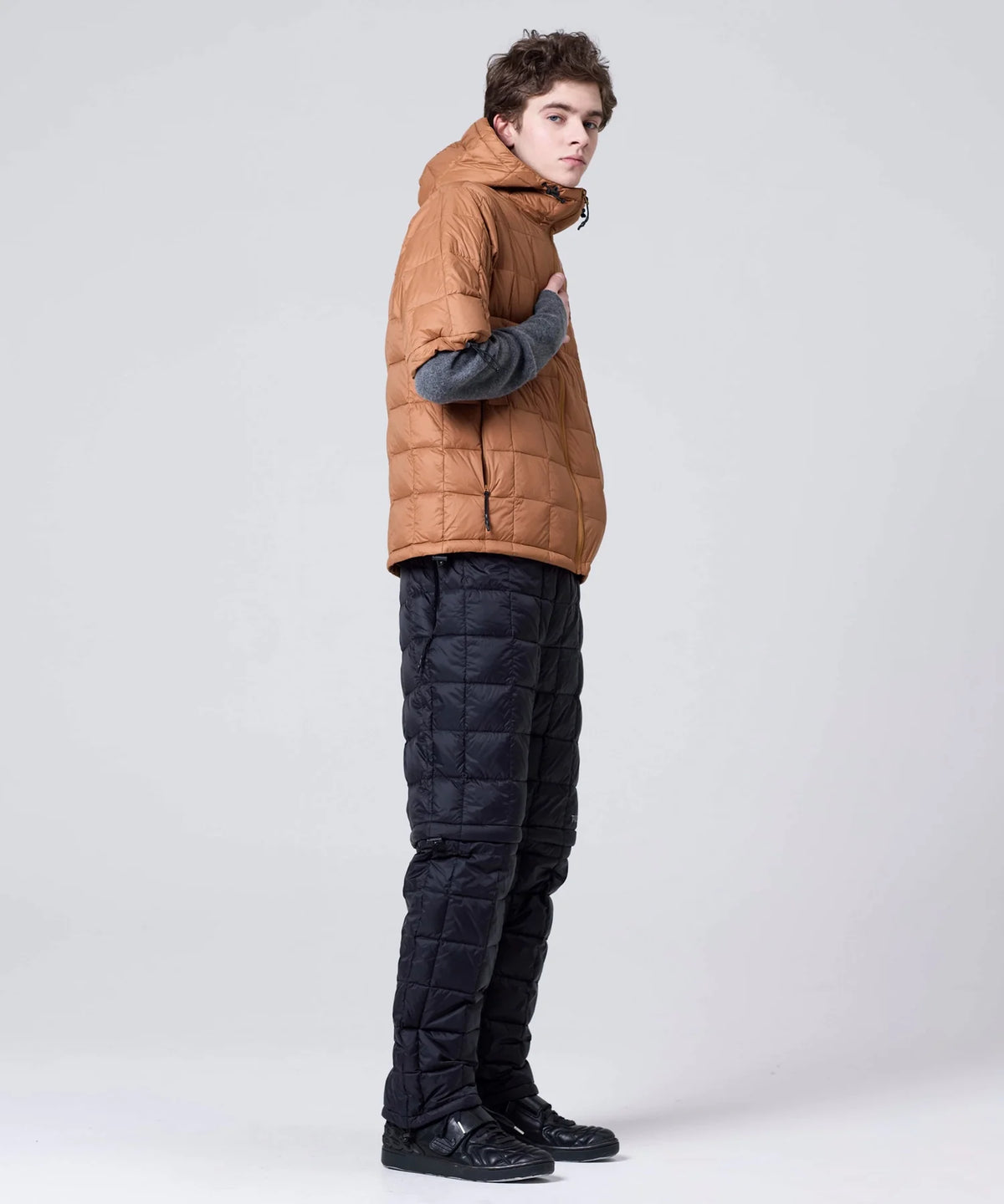 BLACK／模特兒身高 182cm／穿著尺寸 L