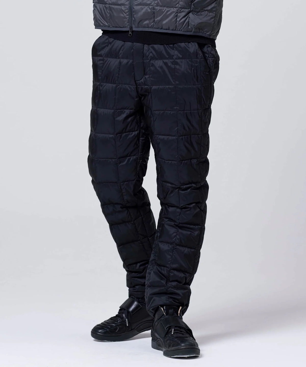 BLACK／模特兒身高 182cm／穿著尺寸 L