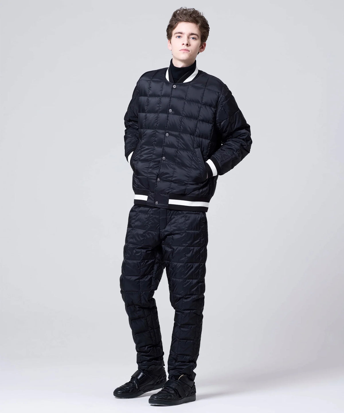 BLACK／模特兒身高 182cm／穿著尺寸 L