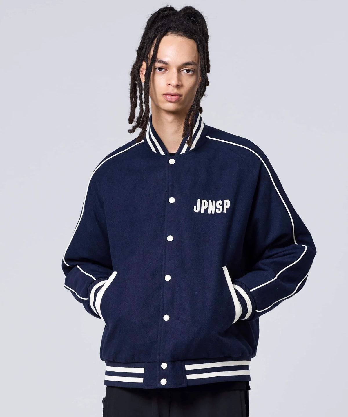 D.NVY×OFF（正面）／模特兒身高 181cm／穿著尺寸 L