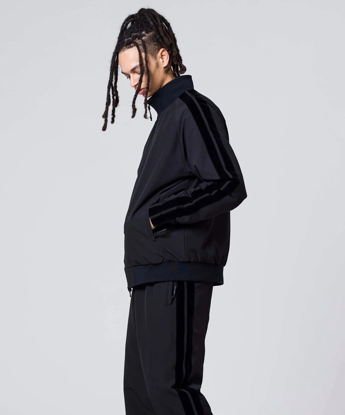 BLACK×BLACK（正面）／模特兒身高 181cm／穿著尺寸 L