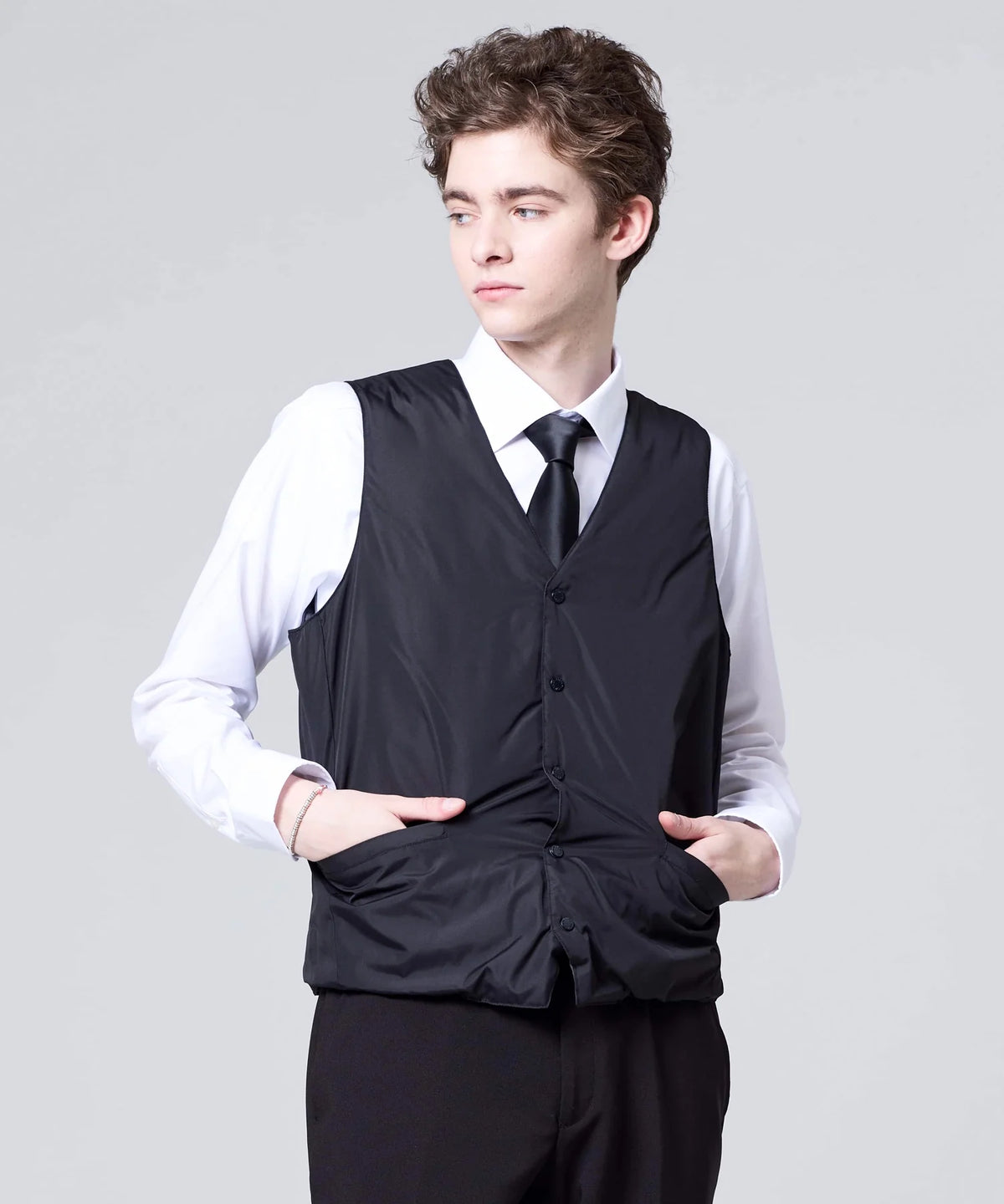 BLACK（裏側）／模特兒身高 182cm／穿著尺寸 L