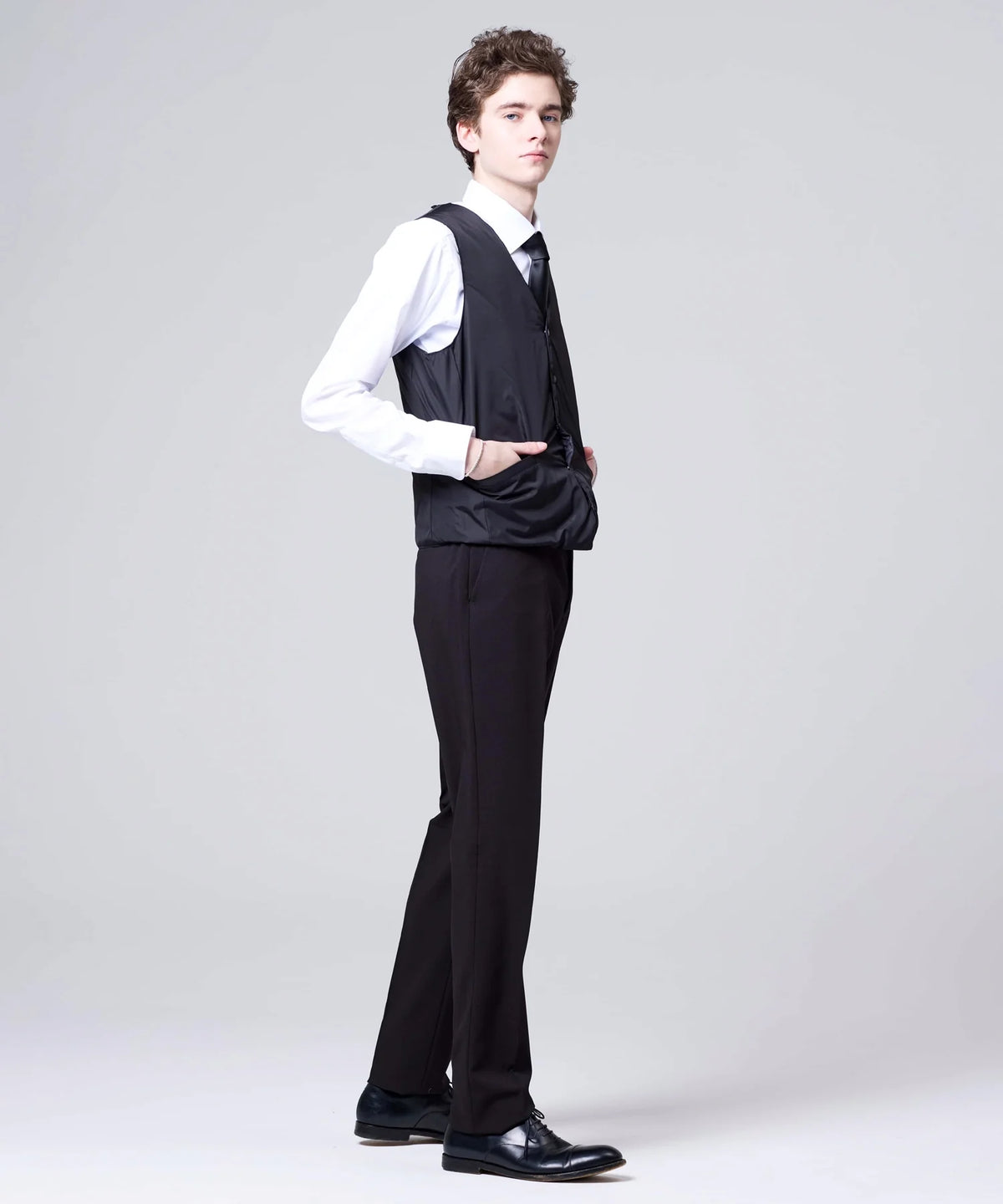 BLACK（裏側）／模特兒身高 182cm／穿著尺寸 L