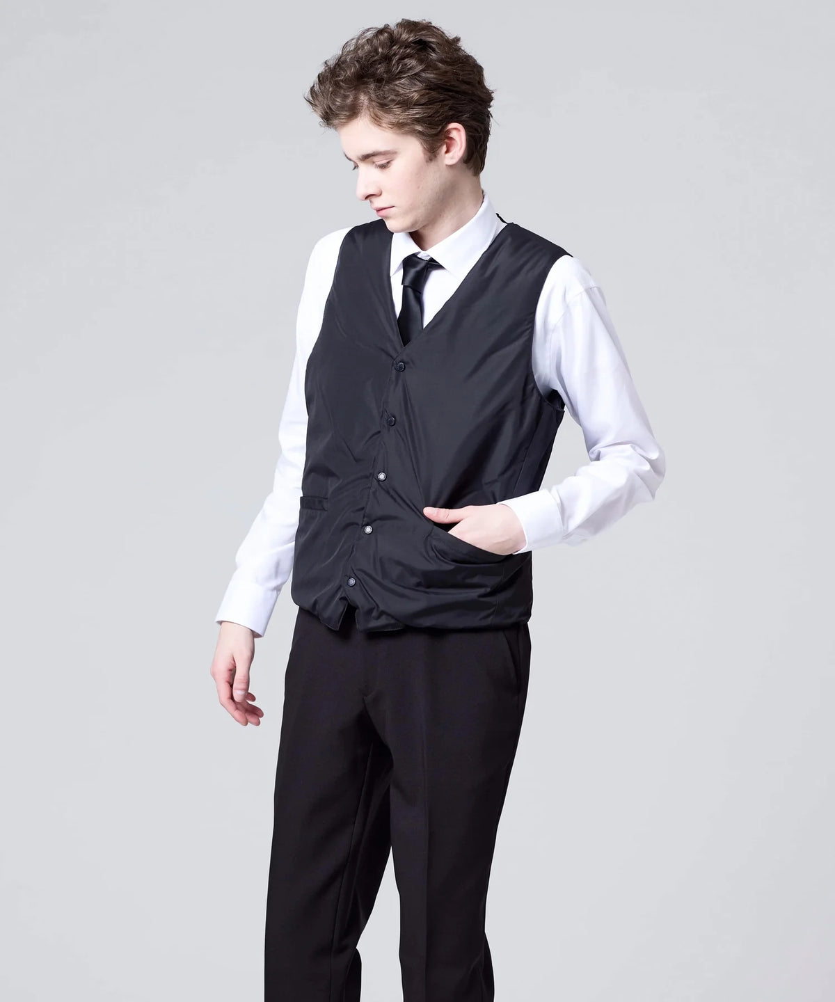 BLACK（裏側）／模特兒身高 182cm／穿著尺寸 L