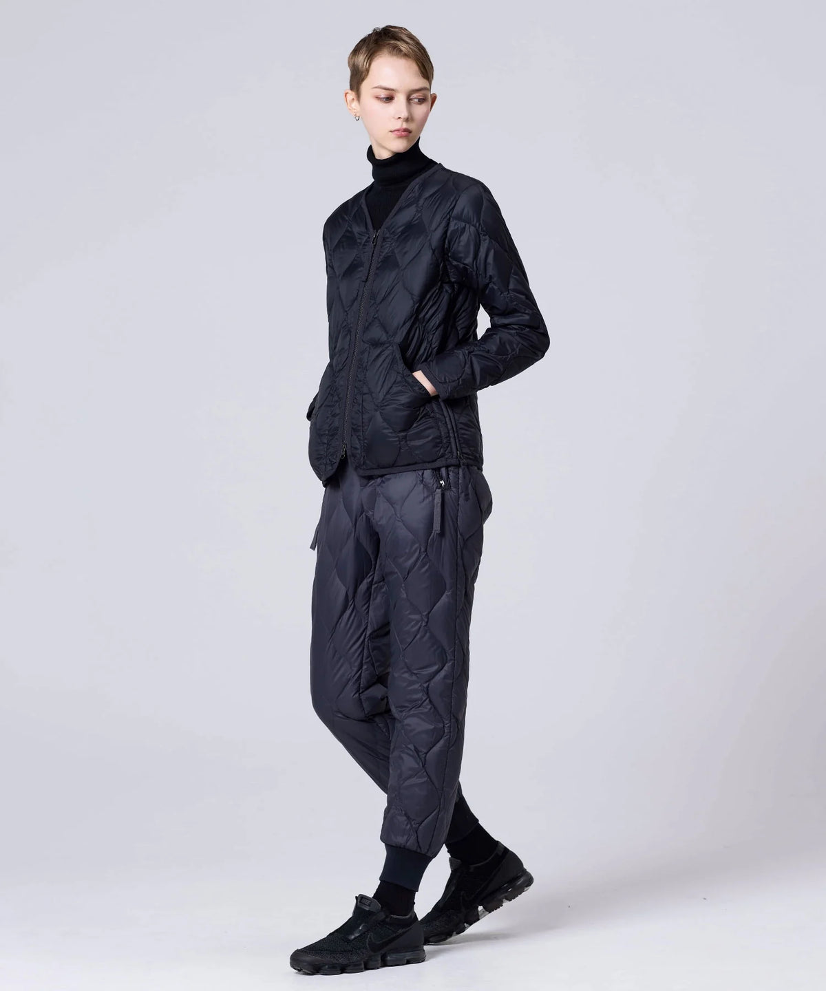 BLACK／模特兒身高 171cm／穿著尺寸 XS