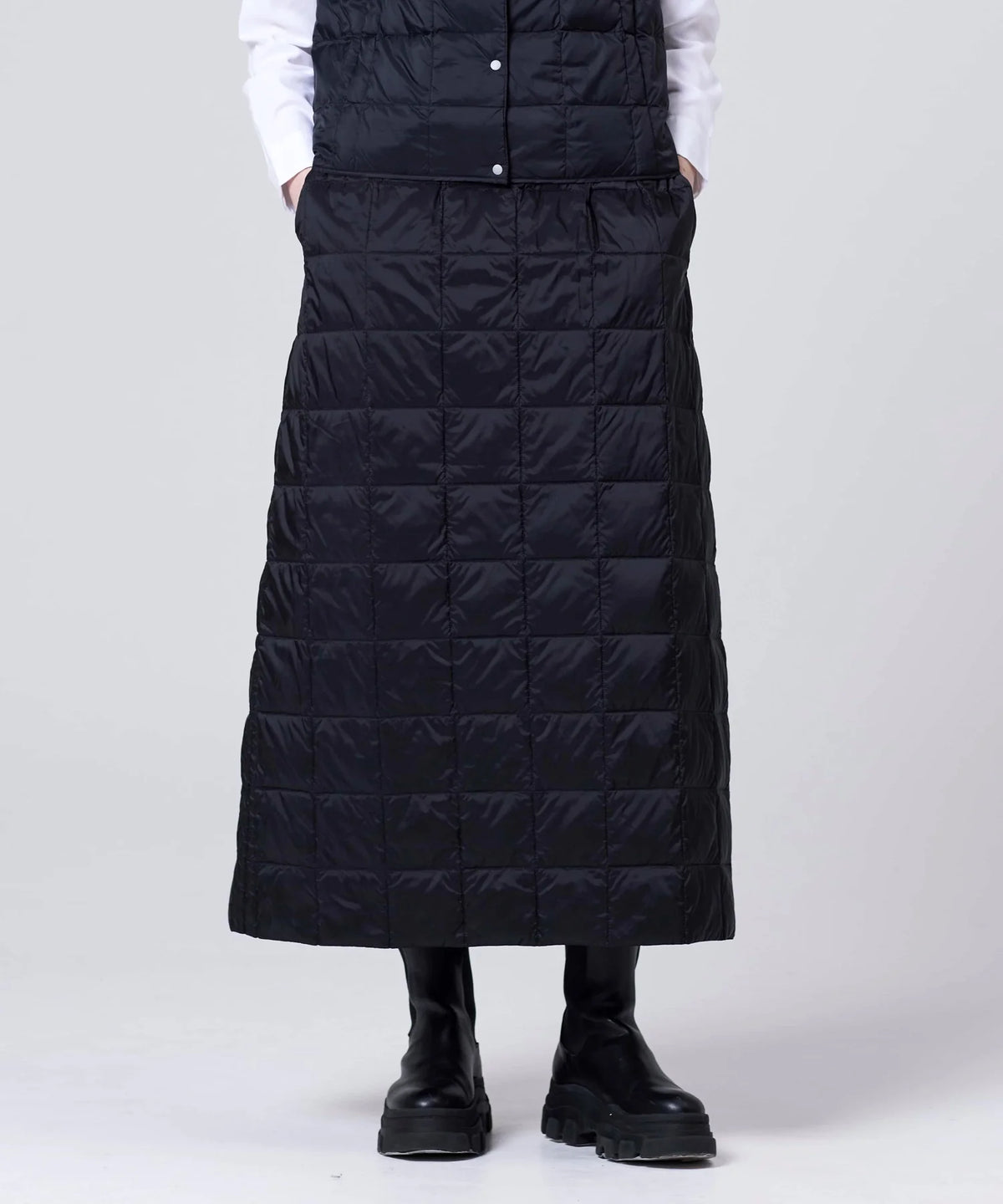 BLACK／模特兒身高 172cm／穿著尺寸 L