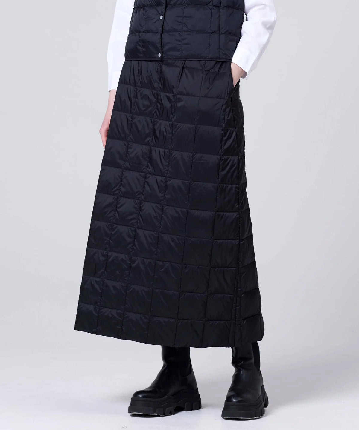 BLACK／模特兒身高 172cm／穿著尺寸 L