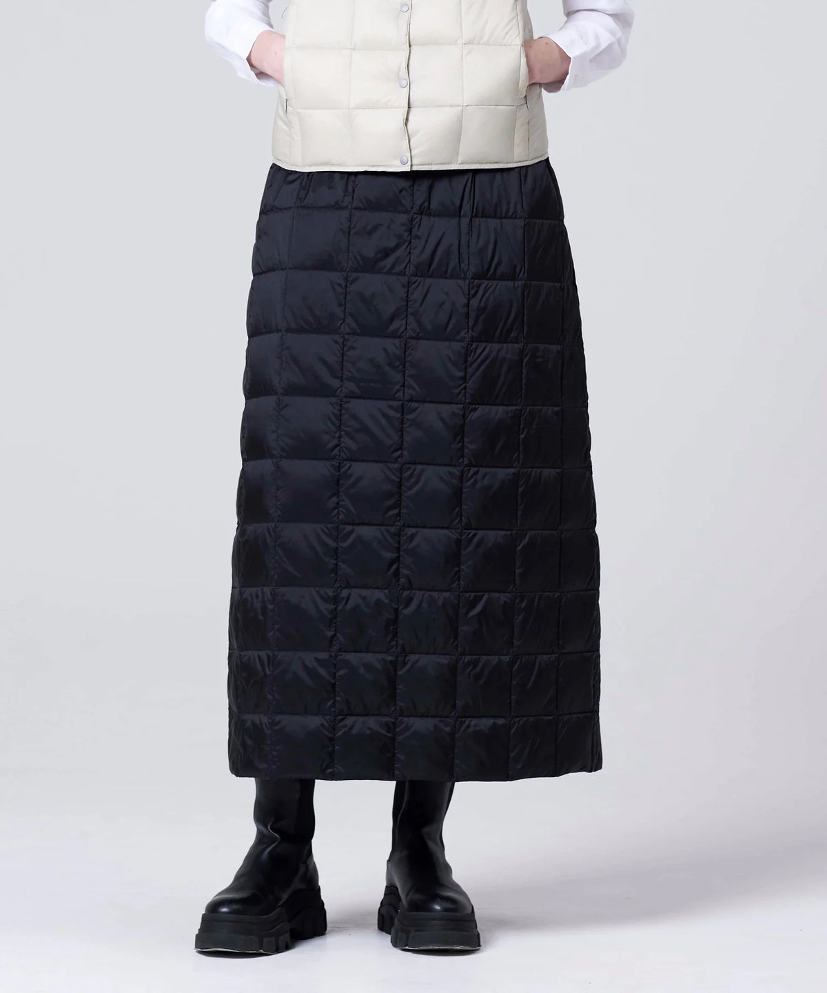 BLACK／模特兒身高 172cm／穿著尺寸 L