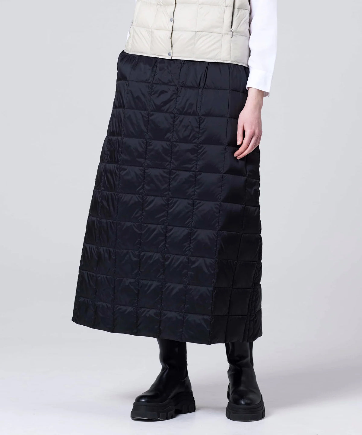 BLACK／模特兒身高 172cm／穿著尺寸 L
