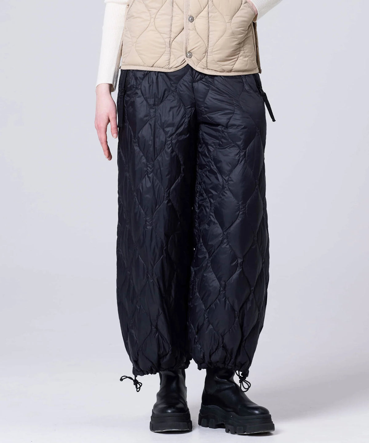 BLACK／模特兒身高 172cm／穿著尺寸 L