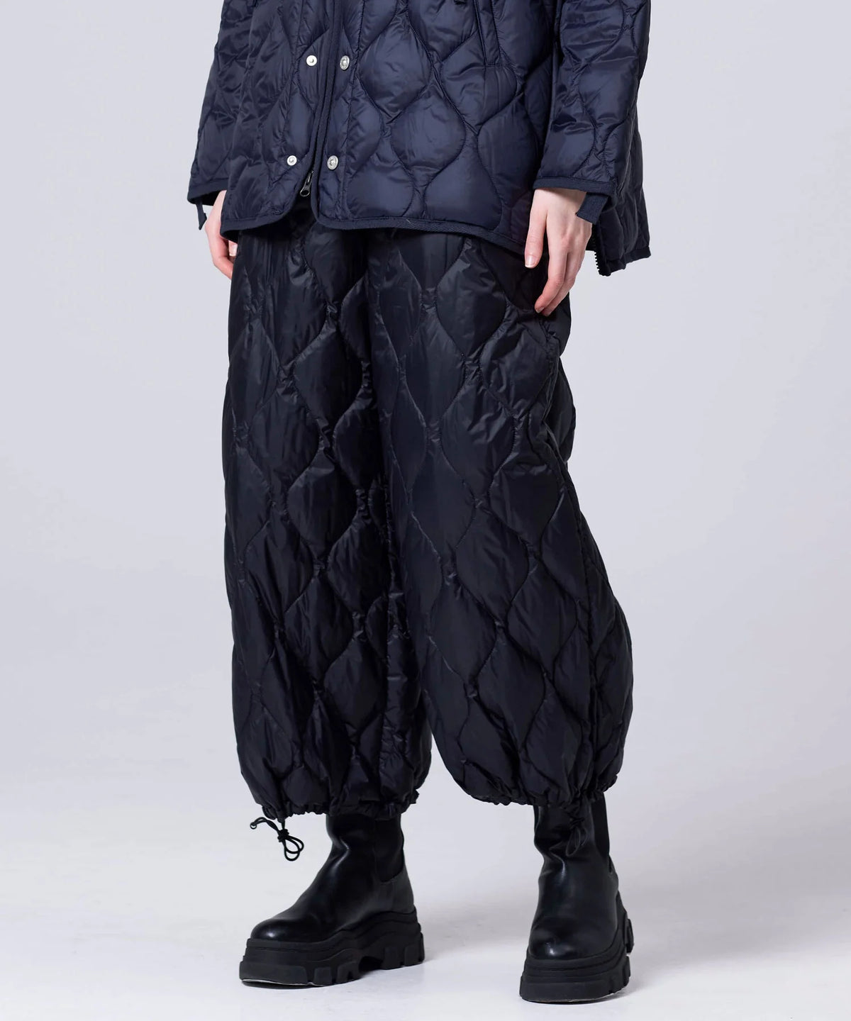 BLACK／模特兒身高 172cm／穿著尺寸 L
