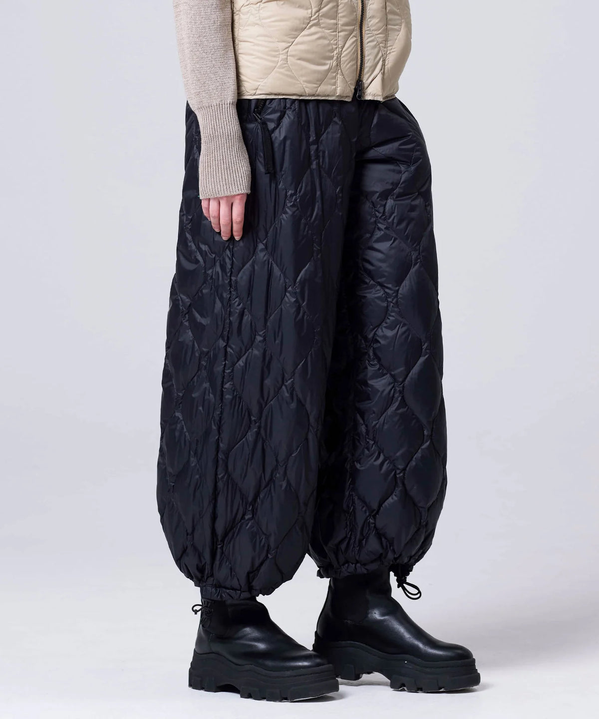 BLACK／模特兒身高 171cm／穿著尺寸 L