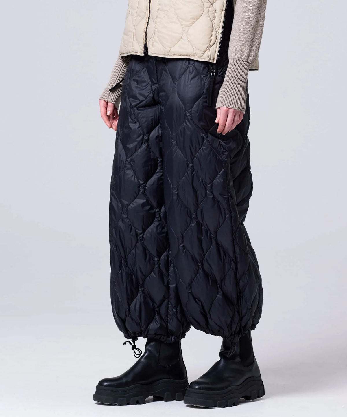 BLACK／模特兒身高 172cm／穿著尺寸 L
