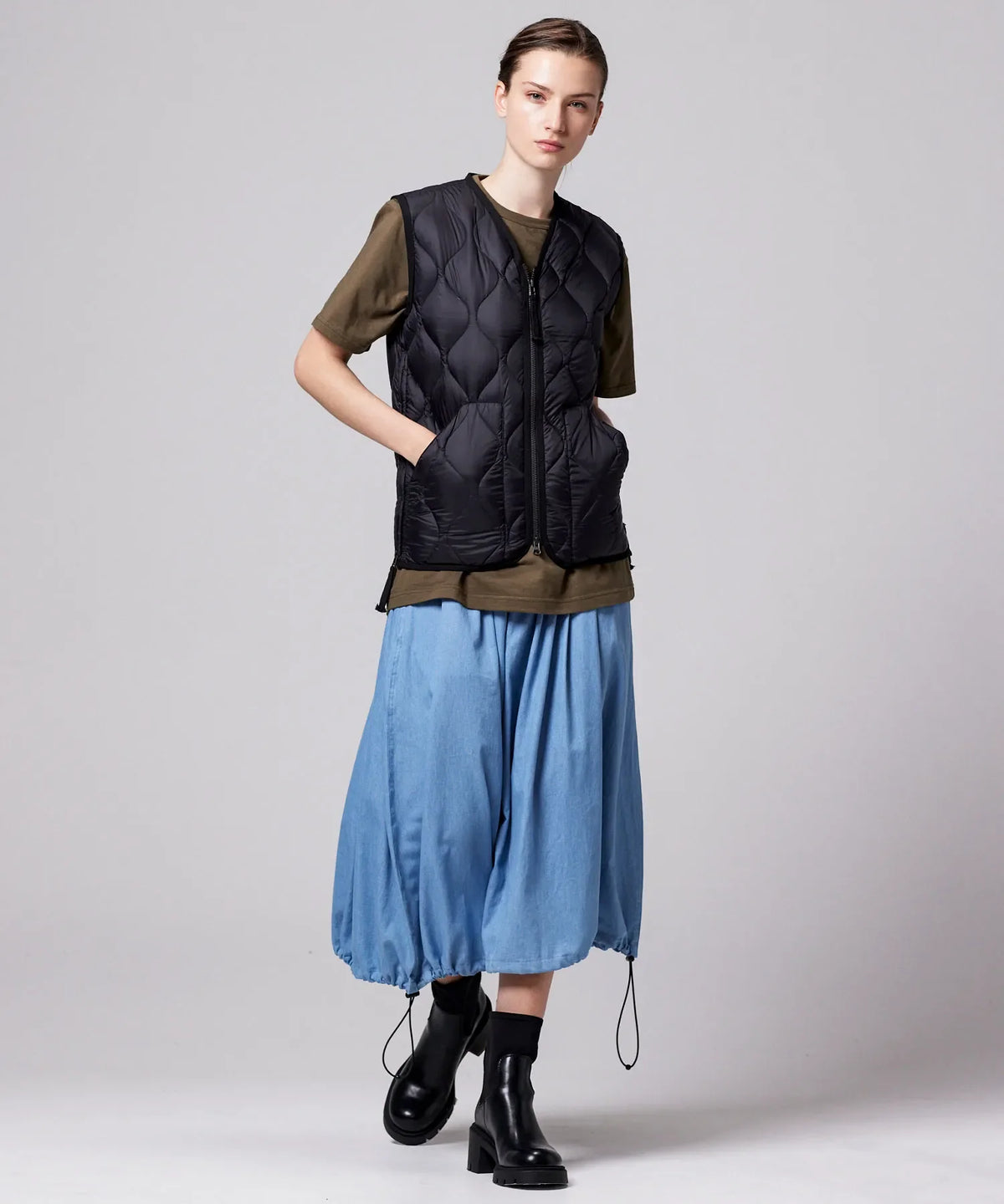 BLACK／模特兒身高 169cm／穿著尺寸 XS