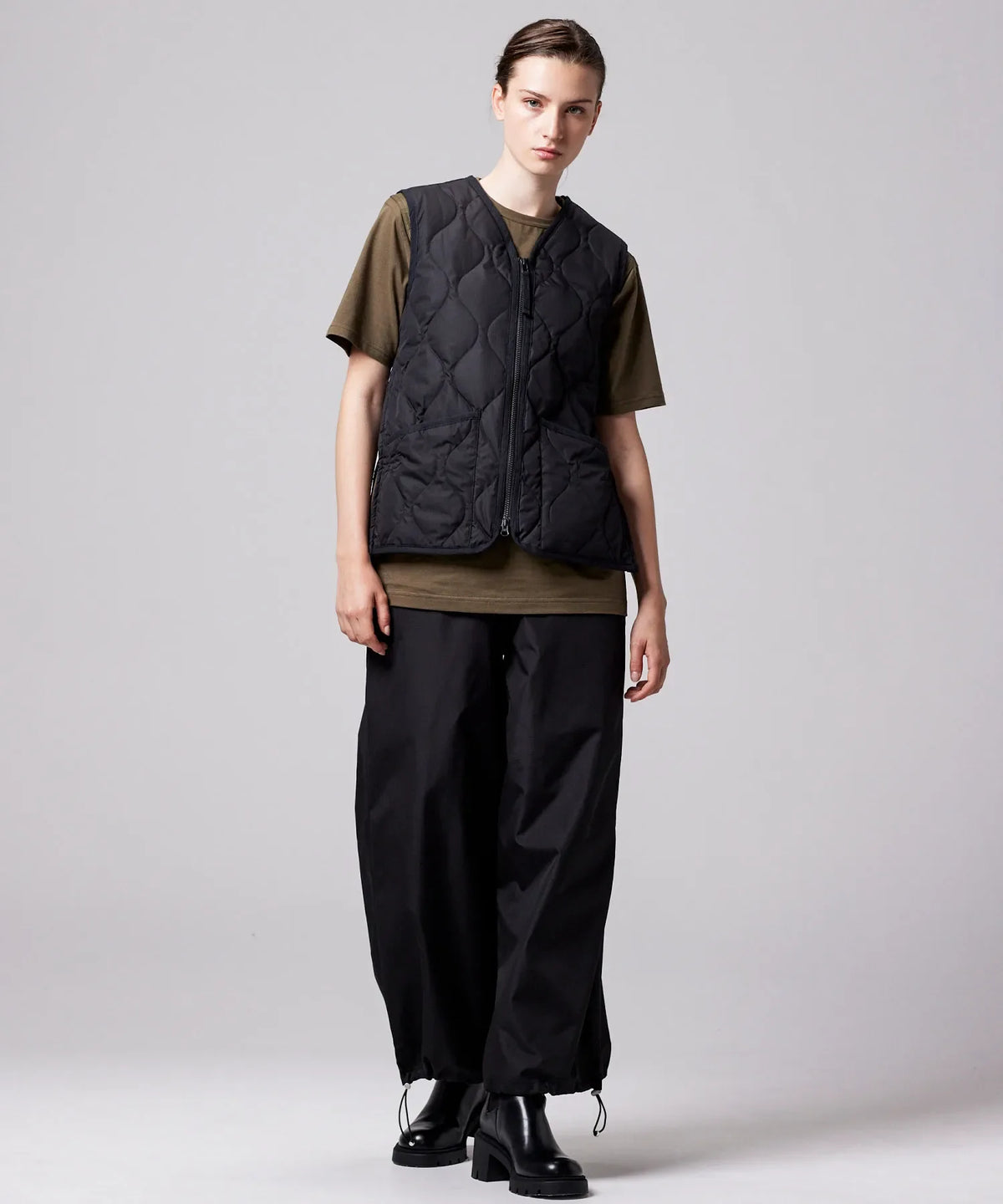 BLACK／模特兒身高 169cm／穿著尺寸 XS