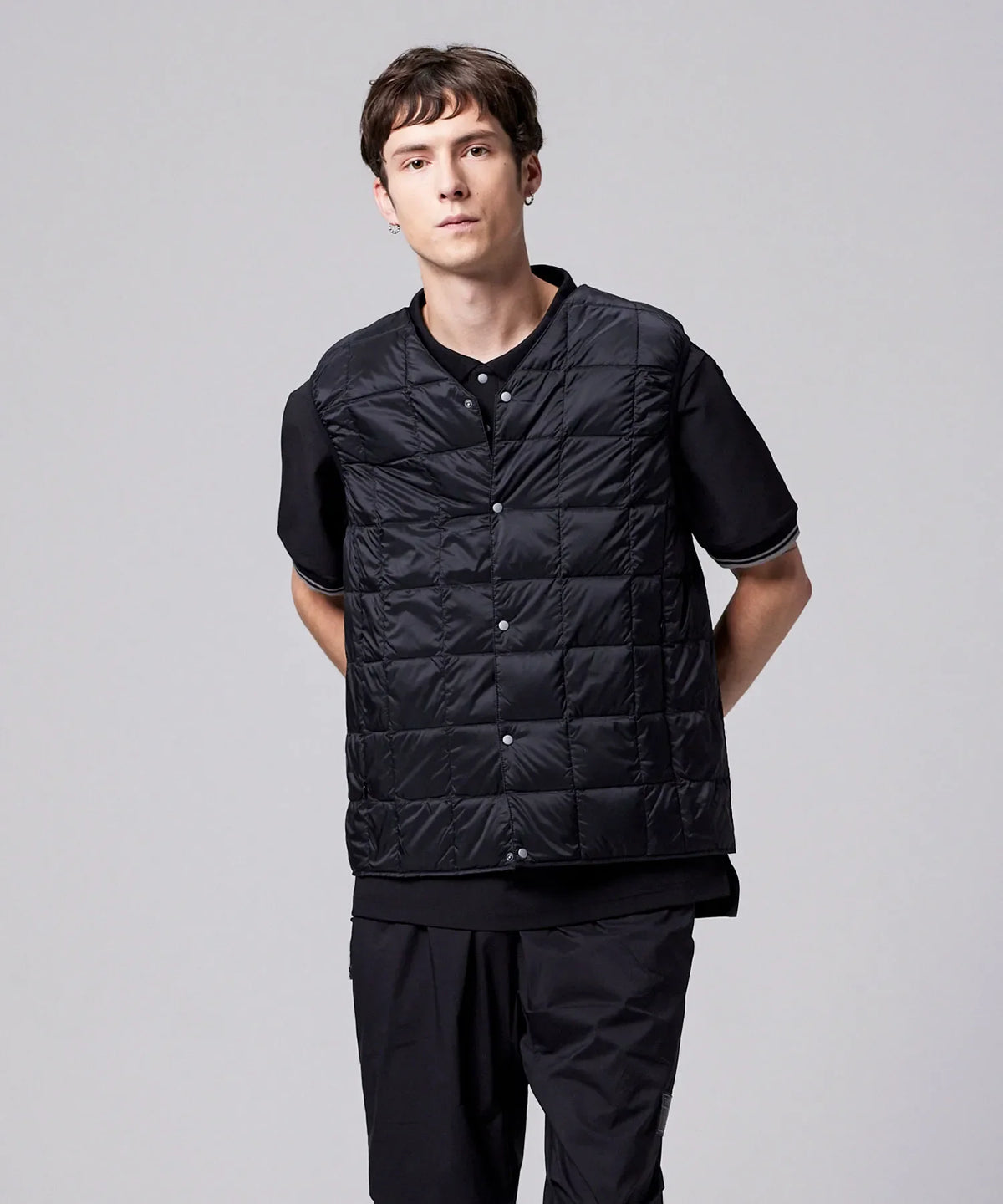 BLACK／模特兒身高 178cm／穿著尺寸 L
