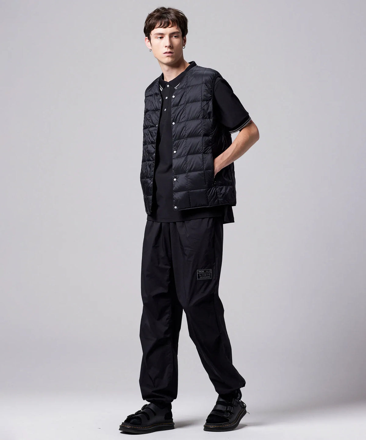 BLACK／模特兒身高 178cm／穿著尺寸 L