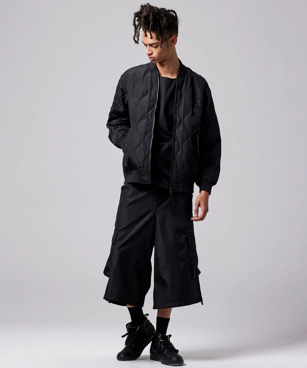 BLACK／模特兒身高 181cm／穿著尺寸 L