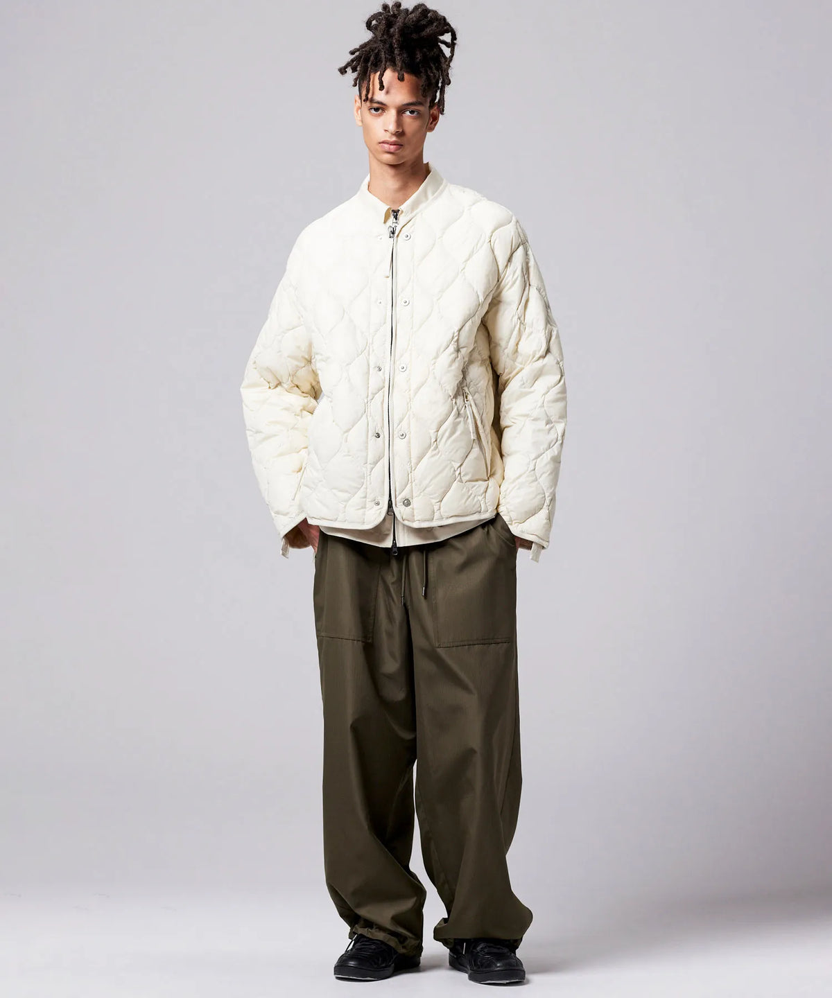 OFF WHITE／模特兒身高 181cm／穿著尺寸 L