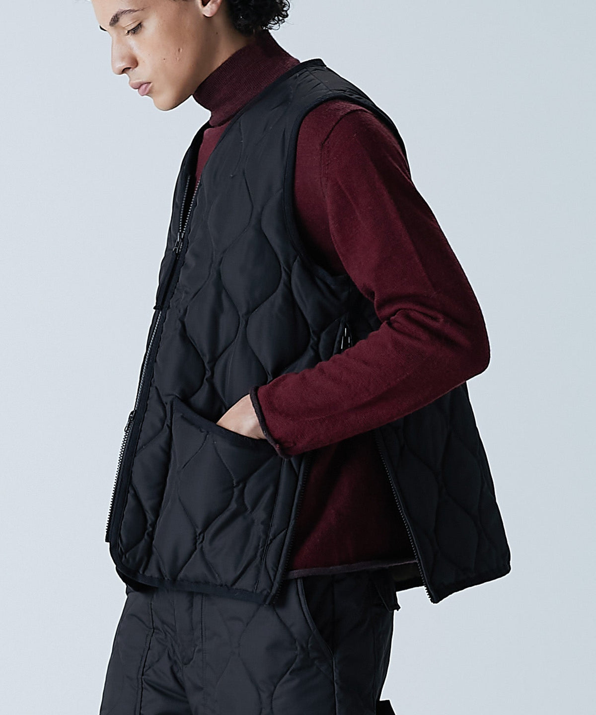 BLACK／模特兒身高 180cm／穿著尺寸 UNISEX L