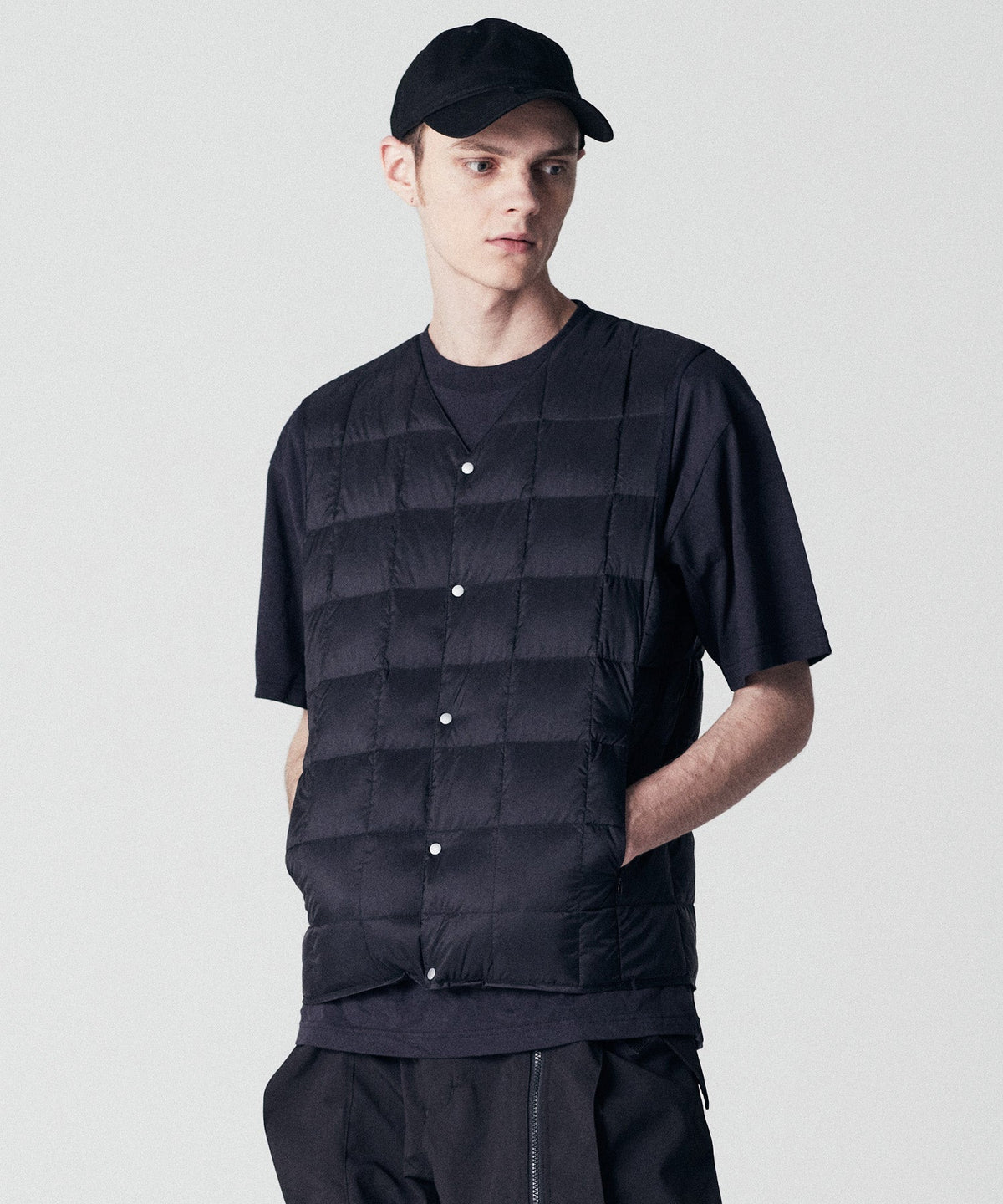 BLACK／模特兒身高 178cm／穿著尺寸 L