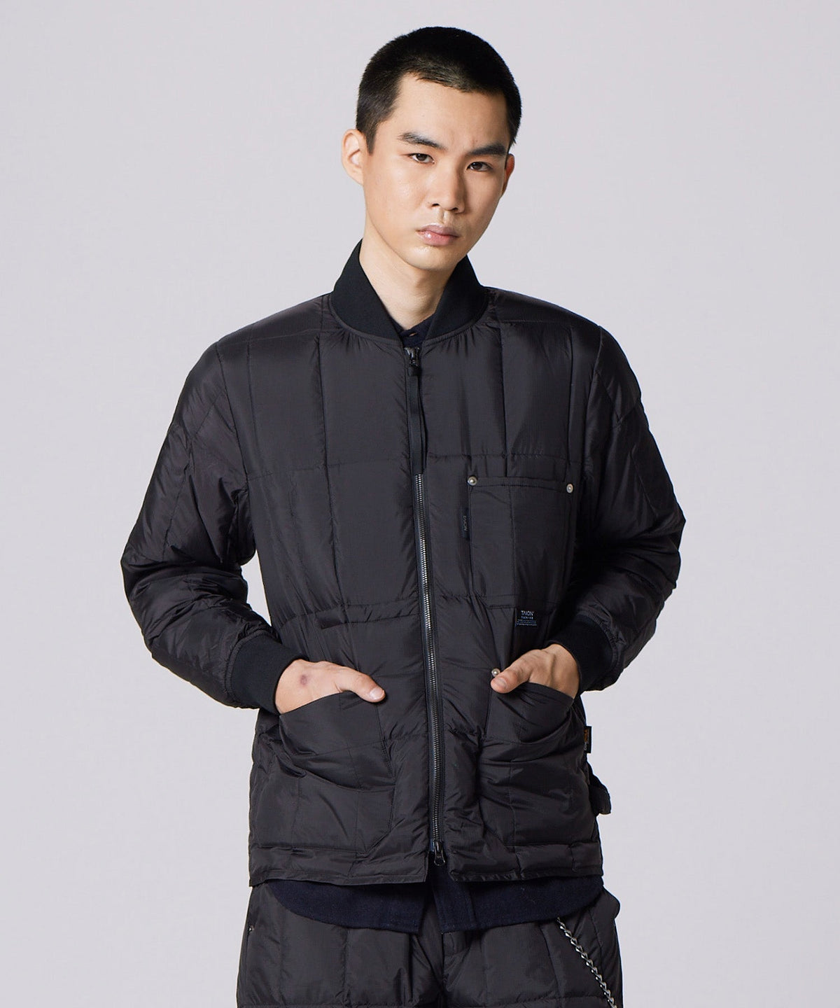 BLACK／模特兒身高 180cm／穿著尺寸 L