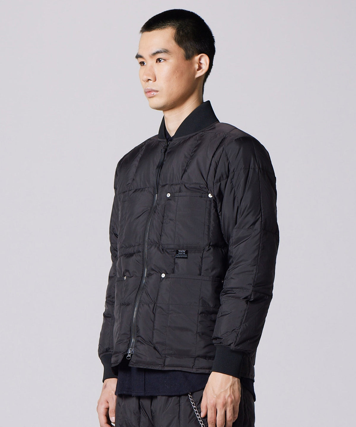 BLACK／模特兒身高 180cm／穿著尺寸 L