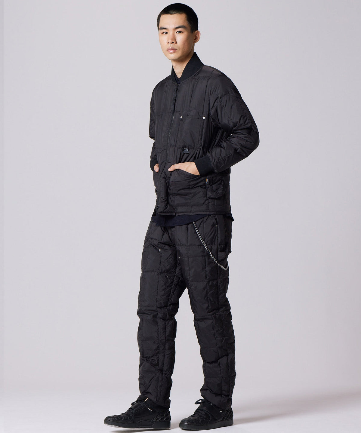 BLACK／模特兒身高 180cm／穿著尺寸 L＊褲子另售（TAION-136PTWK）