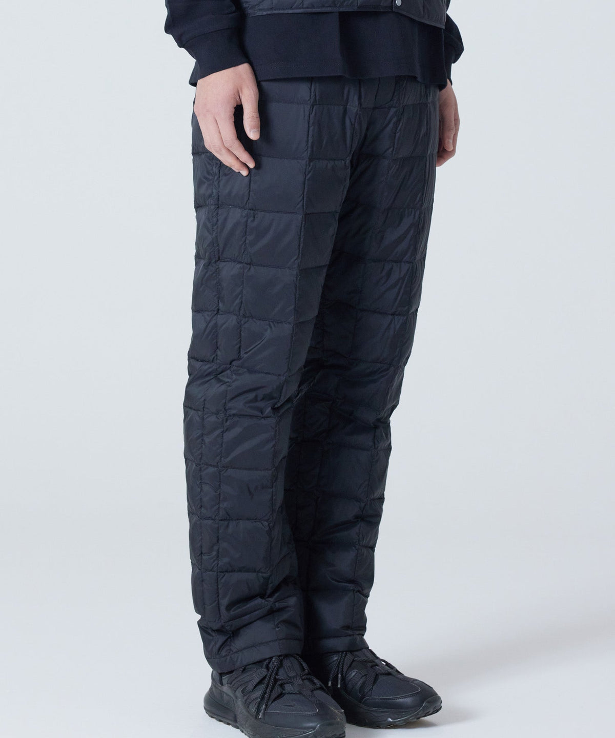 BLACK／模特兒身高 178cm／穿著尺寸 L