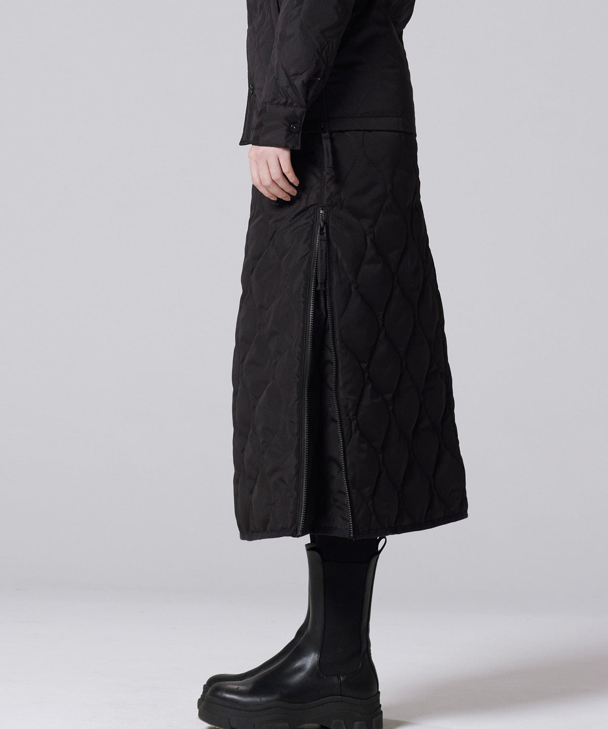 BLACK／模特兒身高 172cm／穿著尺寸 L