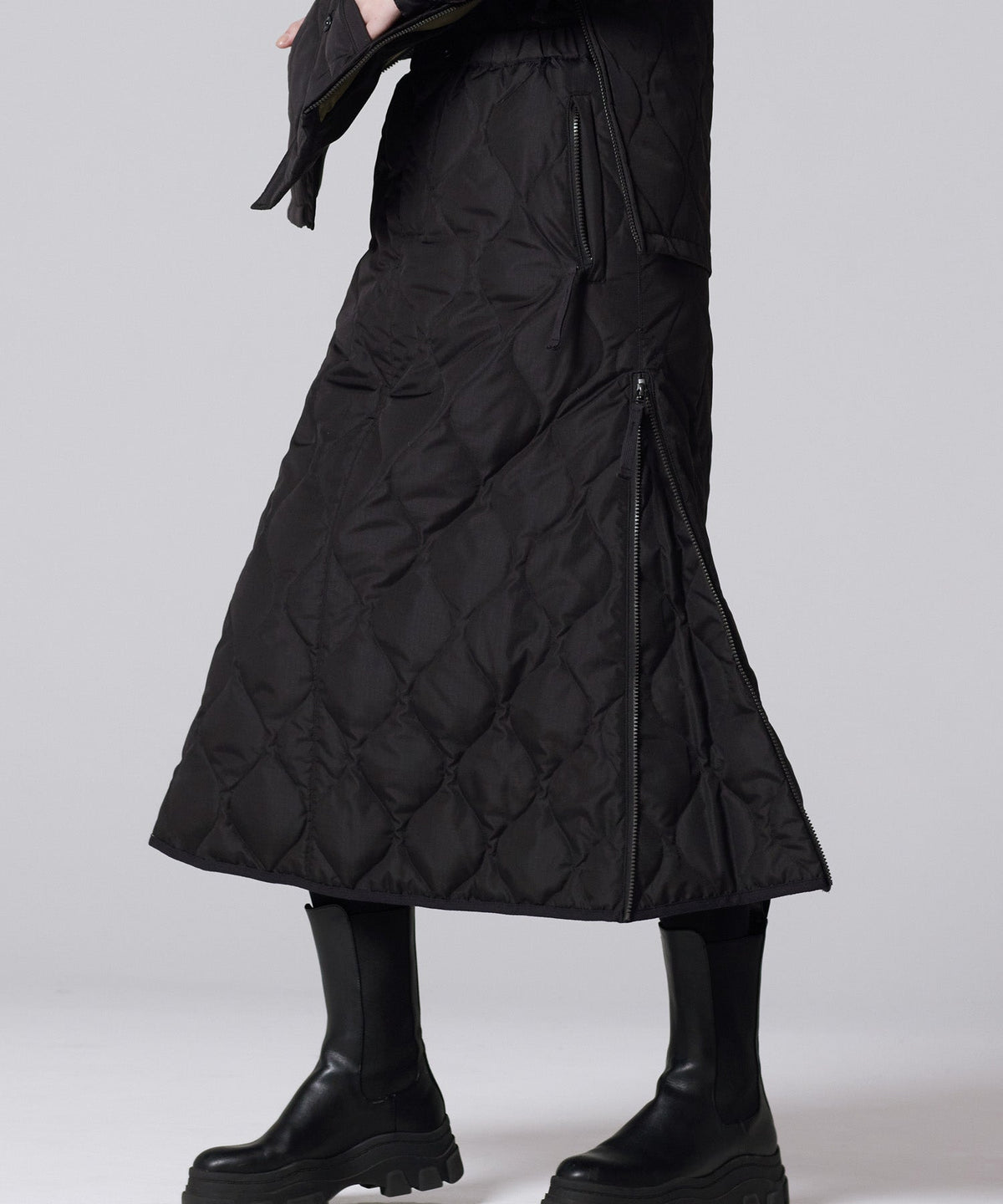 BLACK／模特兒身高 172cm／穿著尺寸 L